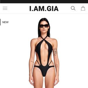 IAMGIA SARAYA ONE PIECE